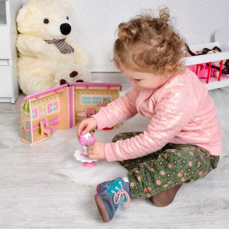 Casuta pentru papusi, Zola®, cafenea, 2 omuleti si accesorii, din lemn, 19x16x25.5 cm Casuta pentru papusi, Zola®, cafenea, 2 omuleti si accesorii, din lemn, 19x16x25.5 cm